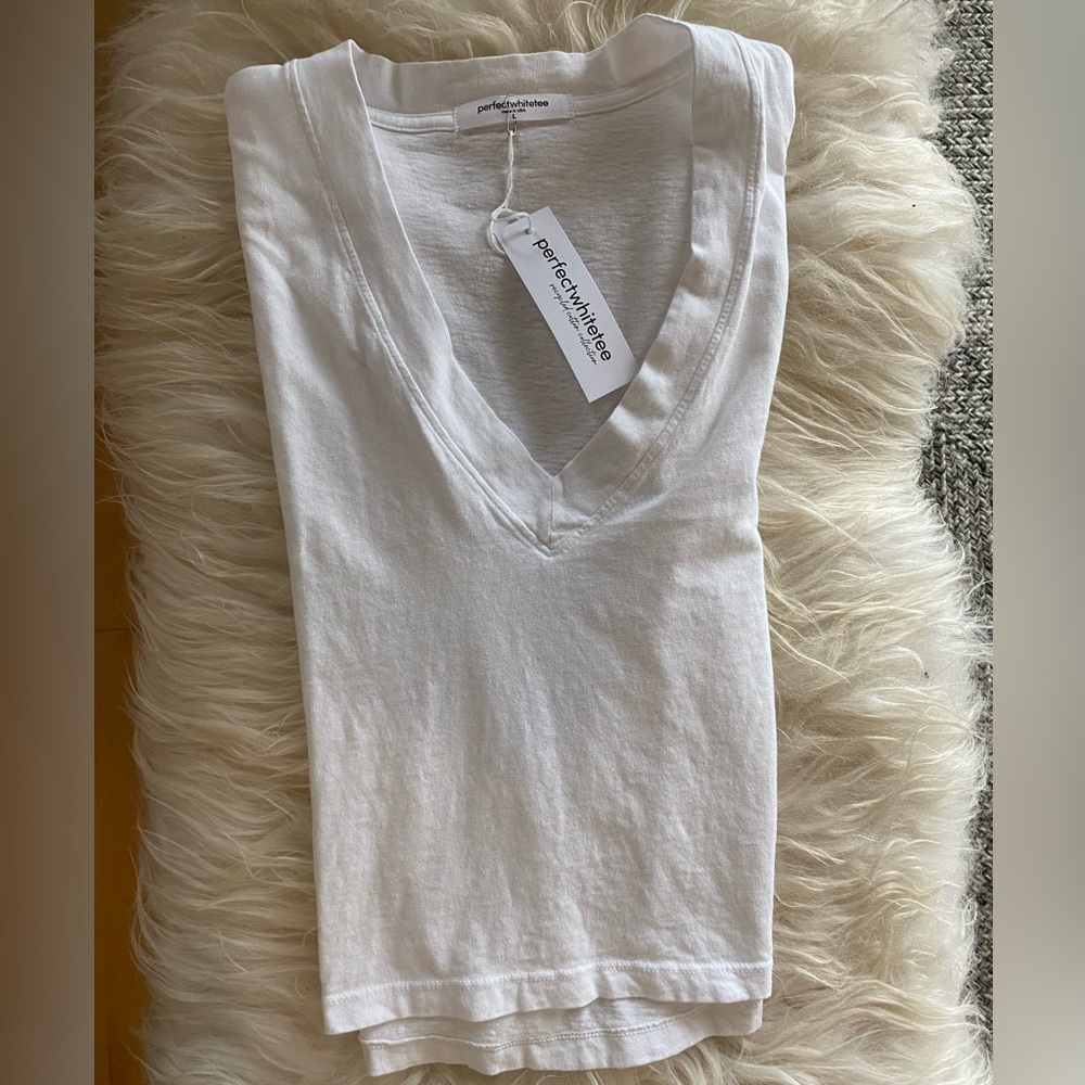 Perfectwhitetee Alanis v neck white nwt